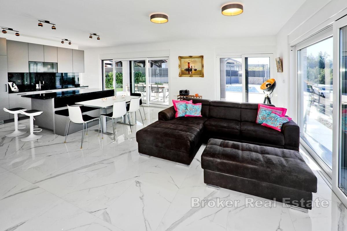 Villa moderne avec vue mer