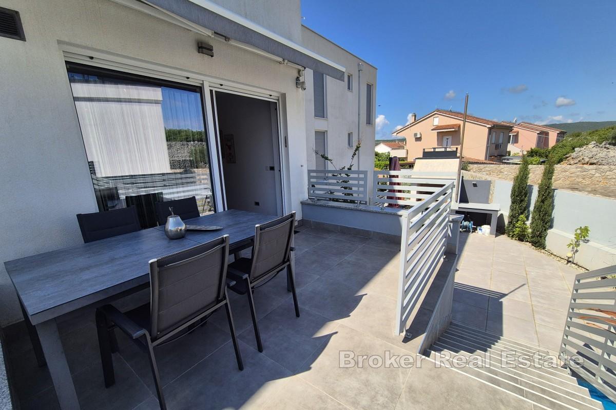 Apartament z basenem i widokiem na morze