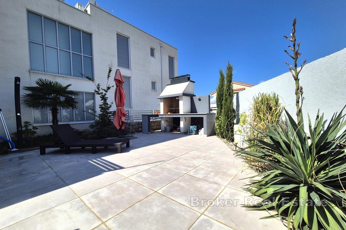 Apartament z basenem i widokiem na morze