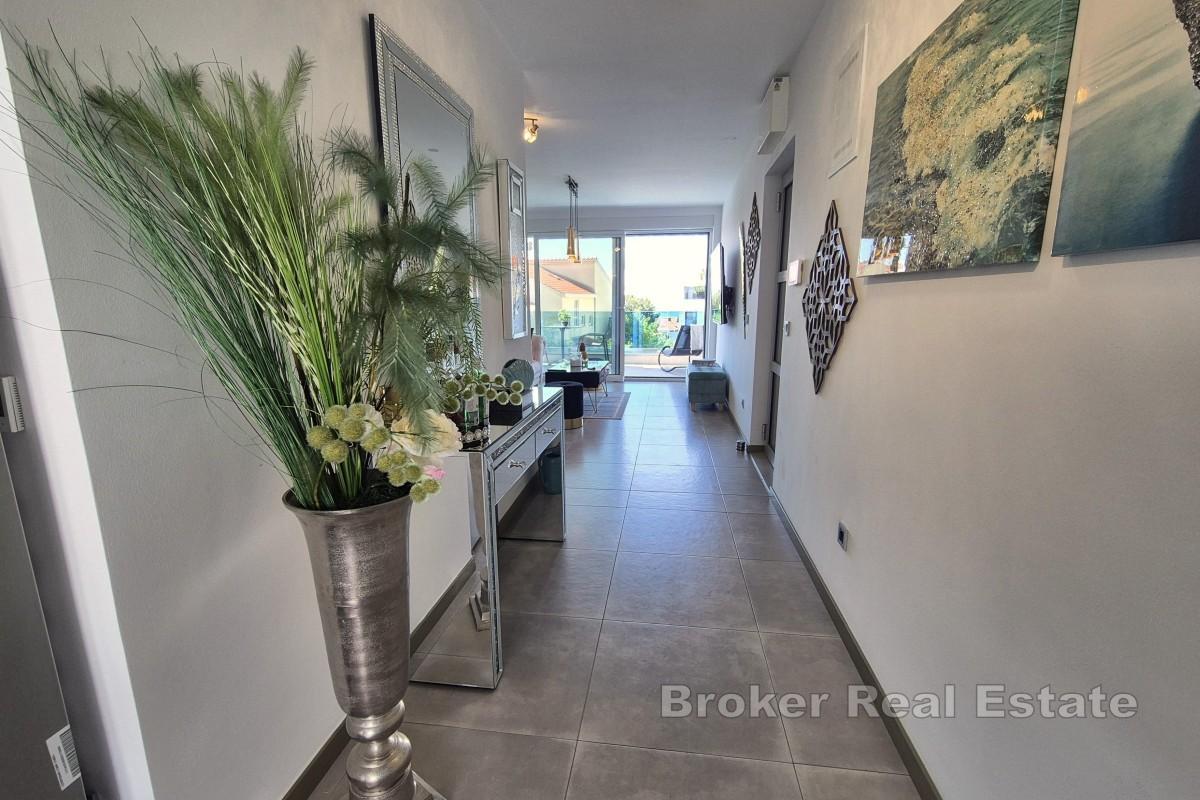 Wohnung mit Pool und Meerblick