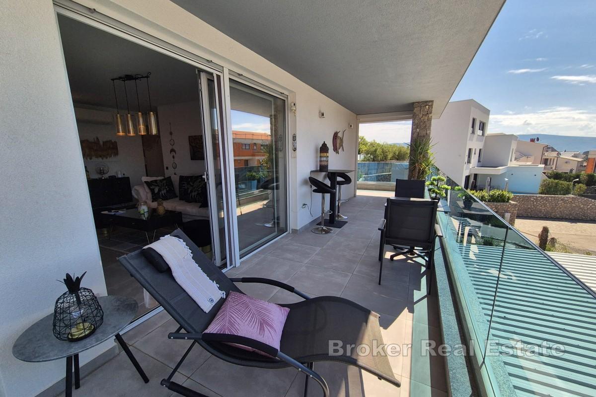Apartament z basenem i widokiem na morze