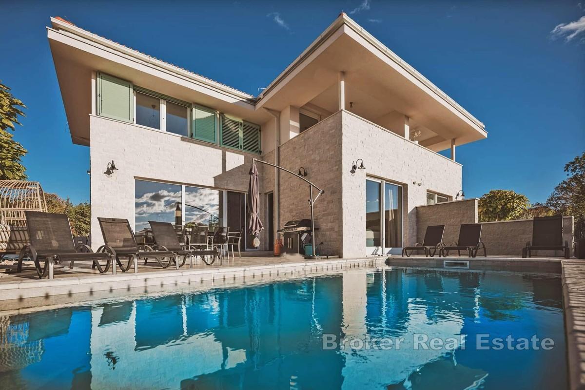 Tomannsbolig med havutsikt