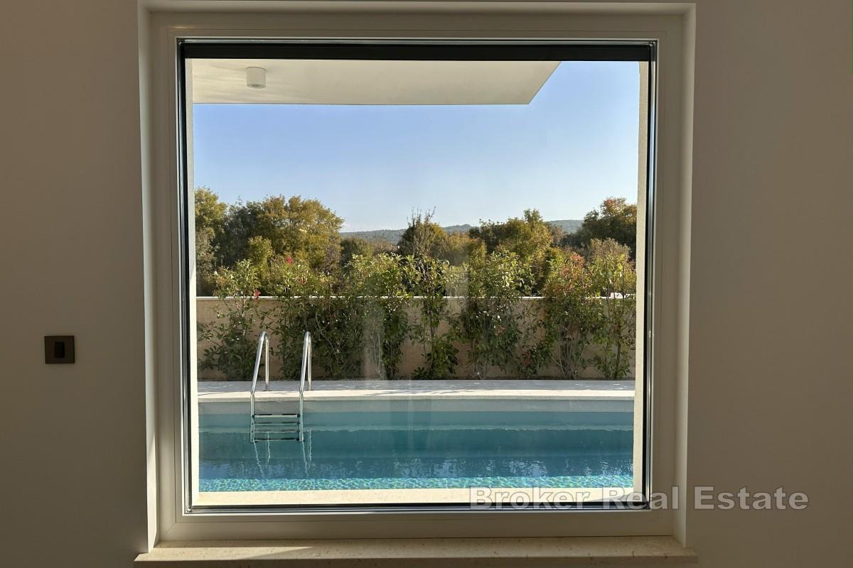 Moderna dvojna kuća s bazenom