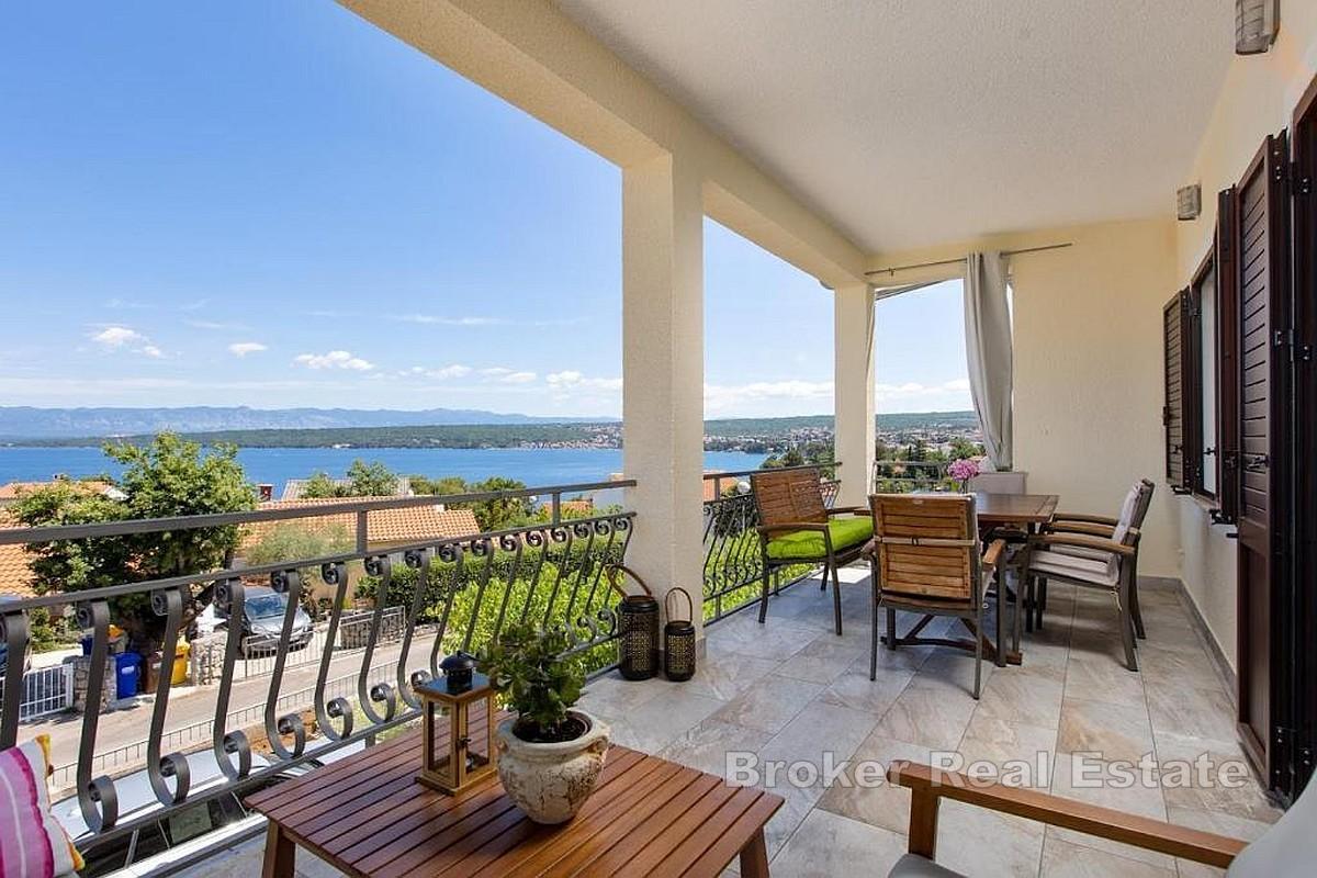 Apartament dwupoziomowy z widokiem na morze