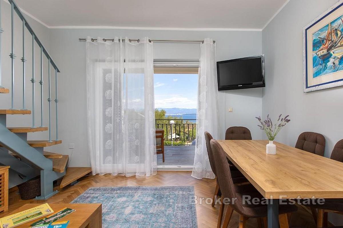 Apartament dwupoziomowy z widokiem na morze