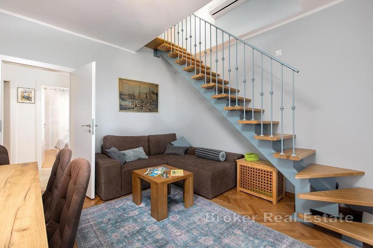 Apartament dwupoziomowy z widokiem na morze