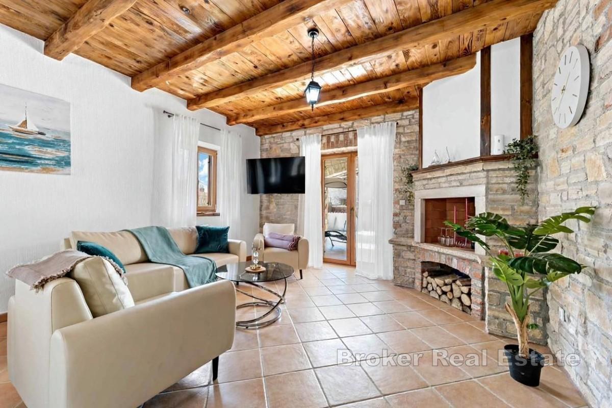 Villa en pierre avec piscine chauffée