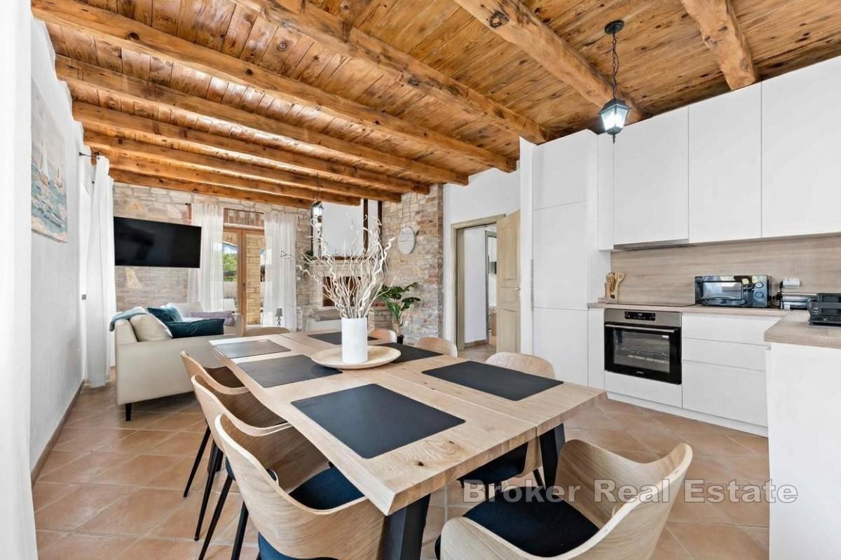 Villa en pierre avec piscine chauffée