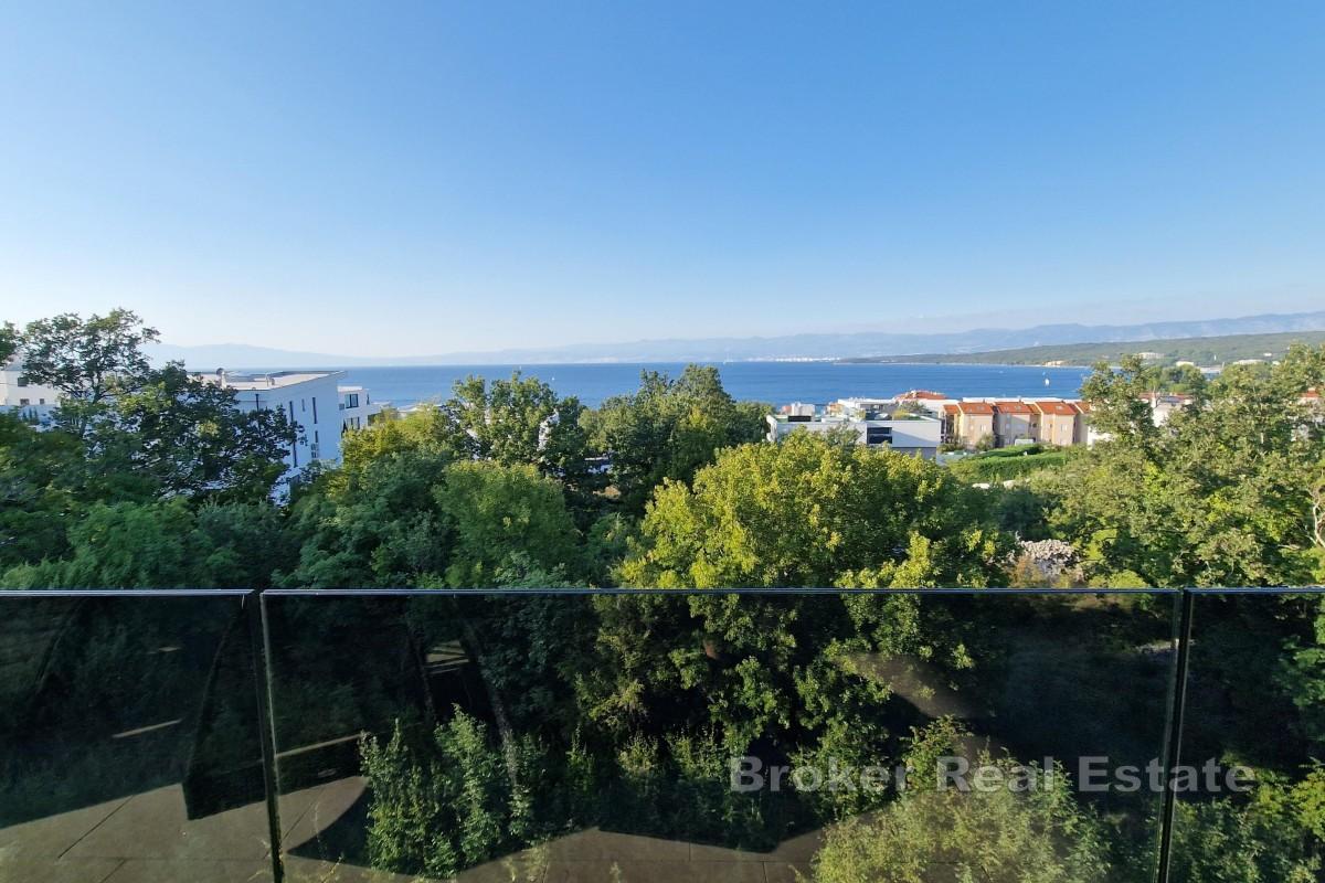 Penthouse s pogledom na more i bazenom