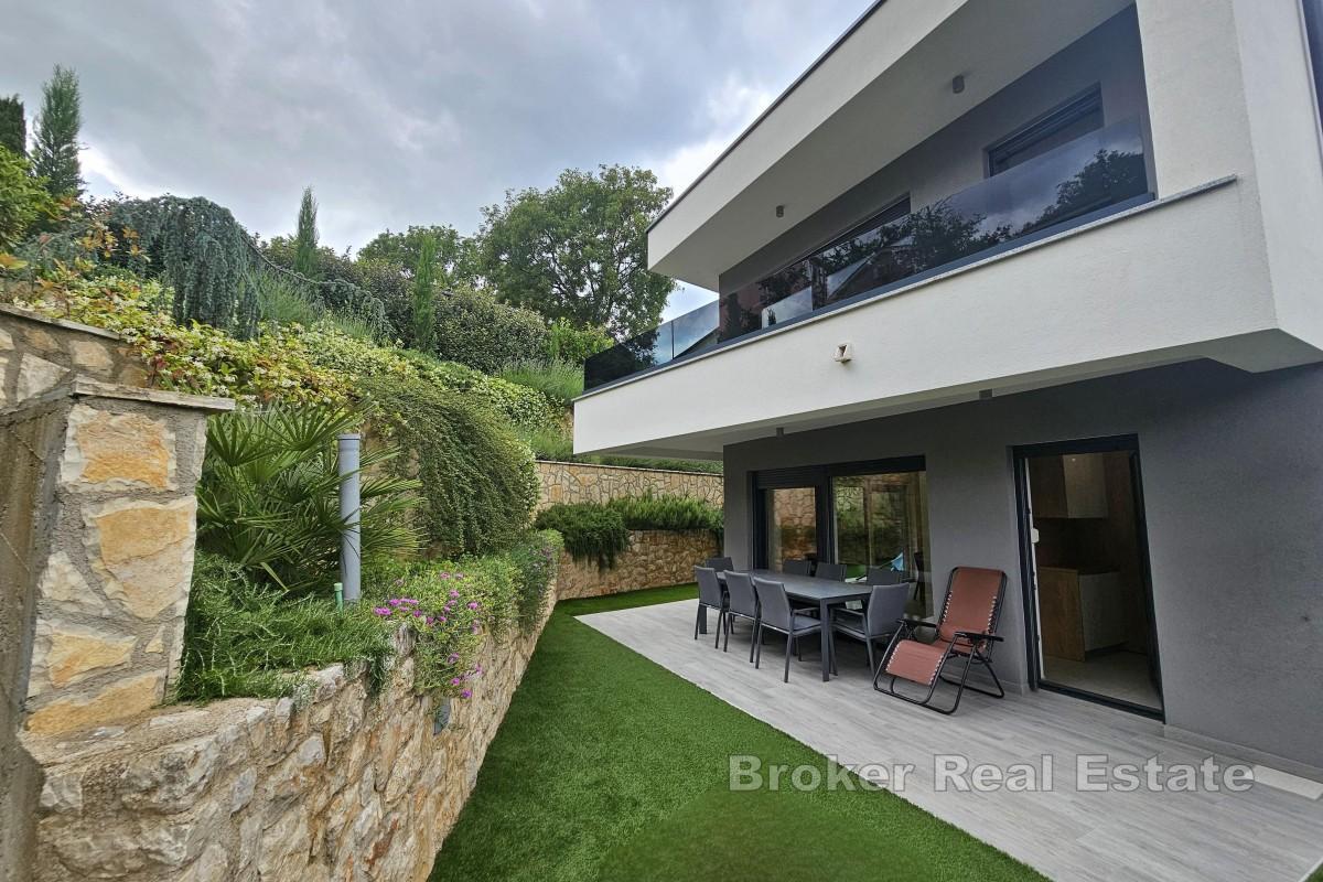 Moderní dvojdomek v centru Malinské