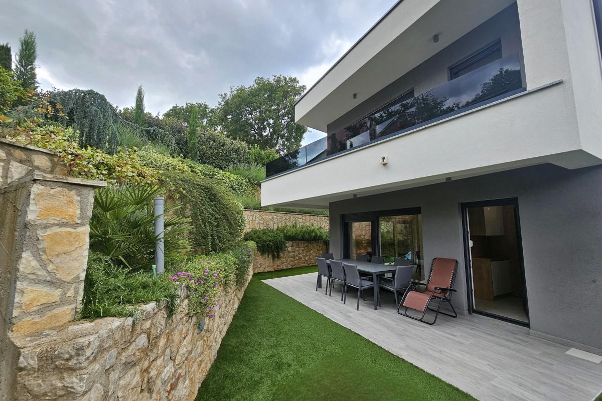 001-1021-46-Krk-Modern-house-in-the-centre-for-sale