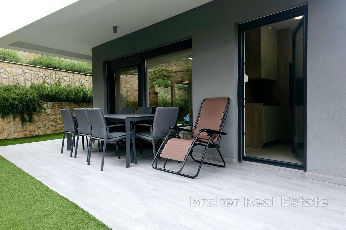 Moderní dvojdomek v centru Malinské