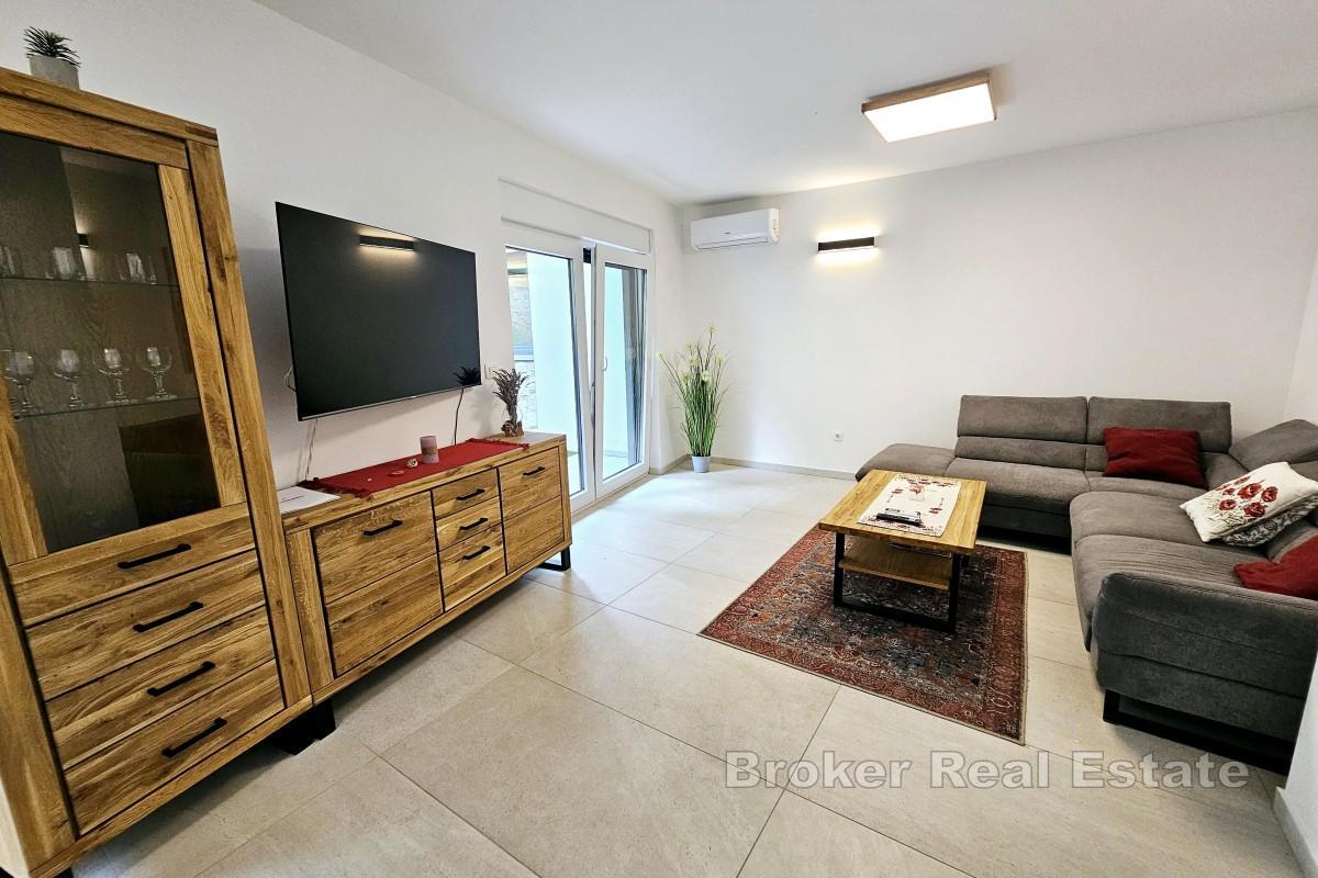 Moderní dvojdomek v centru Malinské