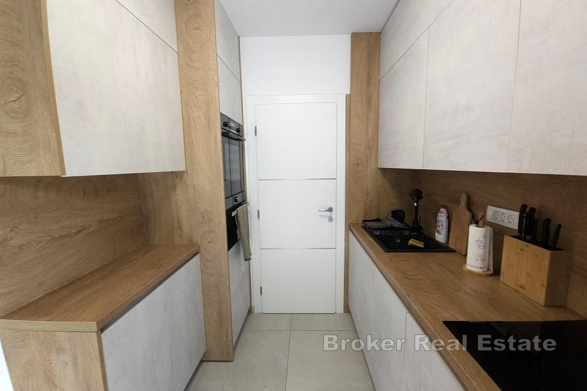 Modernes Doppelhaus im Zentrum von Malinska