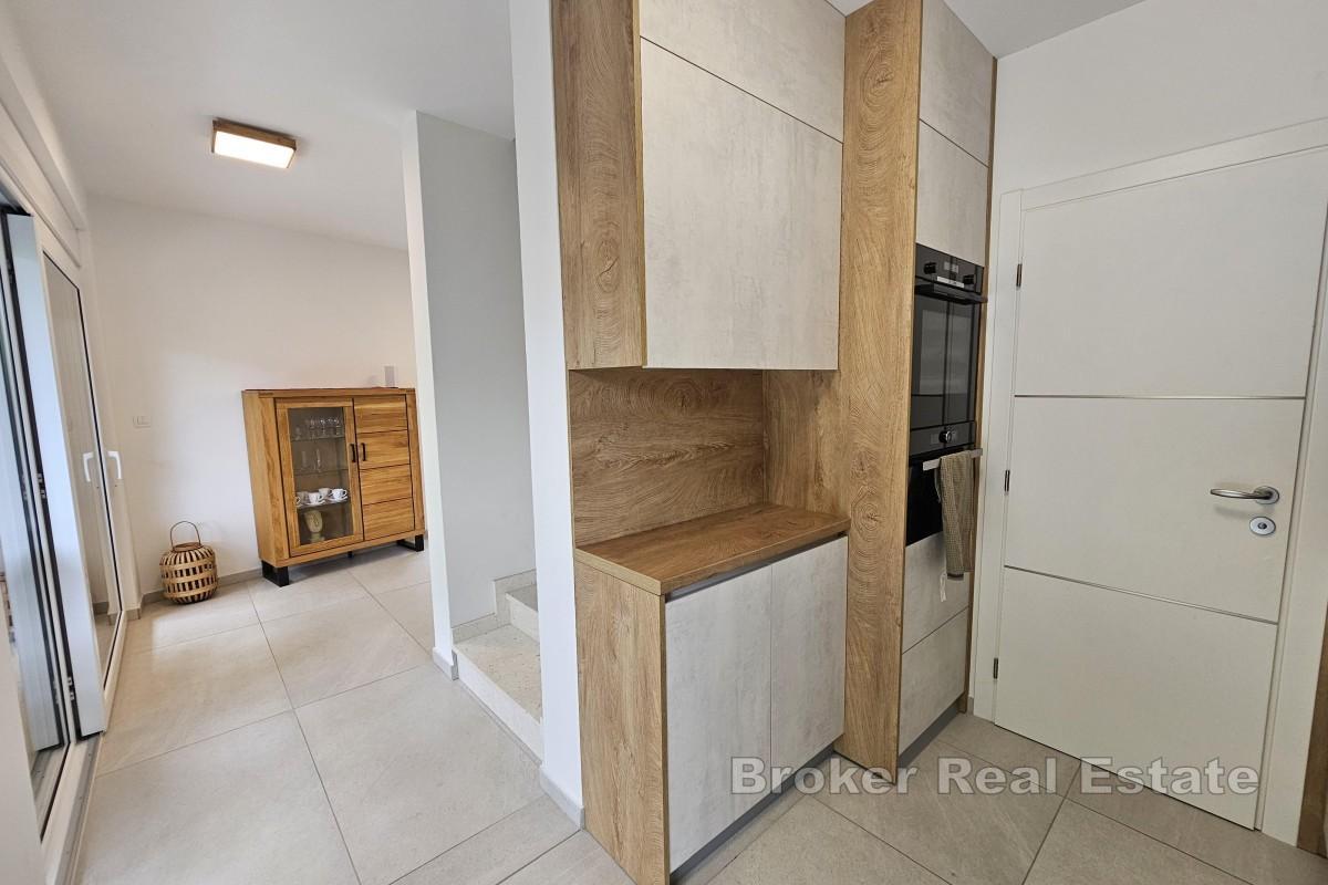 Modernes Doppelhaus im Zentrum von Malinska