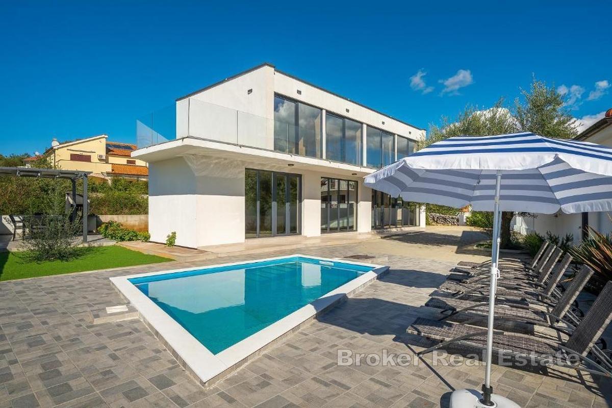 Fristående modernt hus med pool nära staden Krk