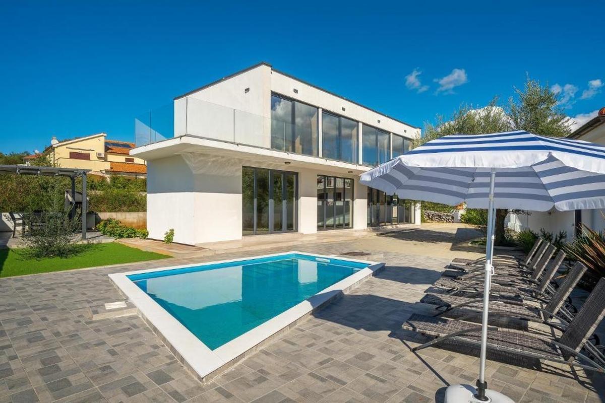 001-1021-47-Krk-Modern-house-with-pool-for-sale