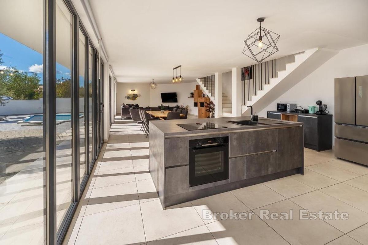 Modernes Einfamilienhaus mit Pool in der Nähe von Krk