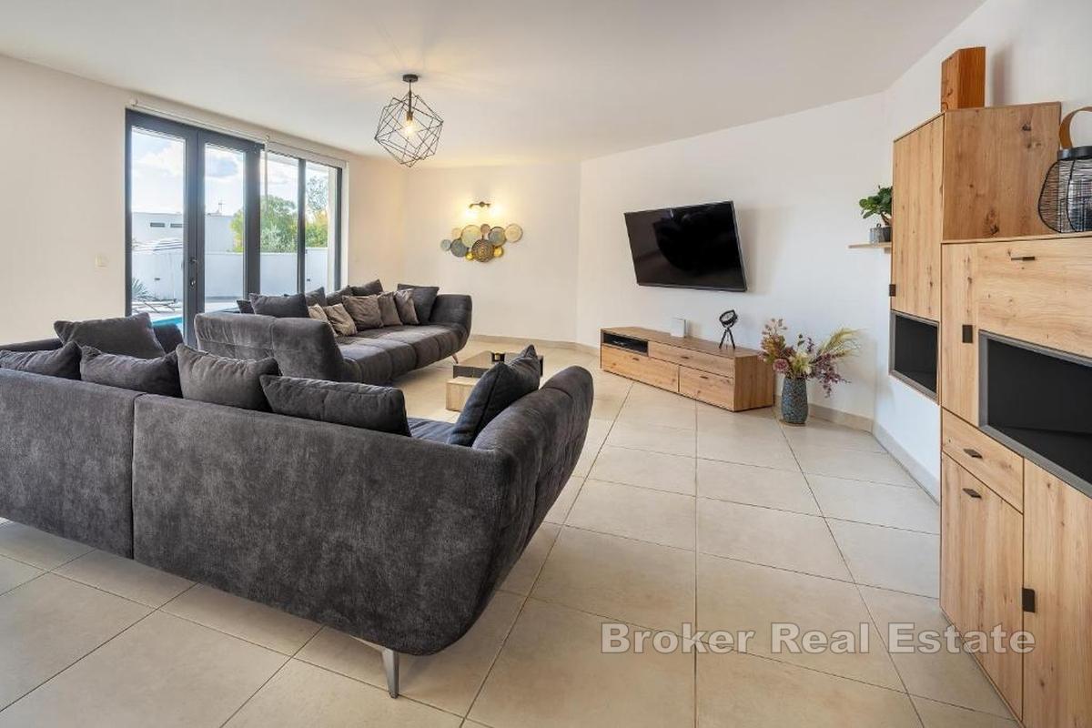 Modernes Einfamilienhaus mit Pool in der Nähe von Krk