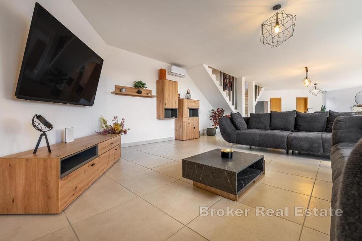 Modernes Einfamilienhaus mit Pool in der Nähe von Krk