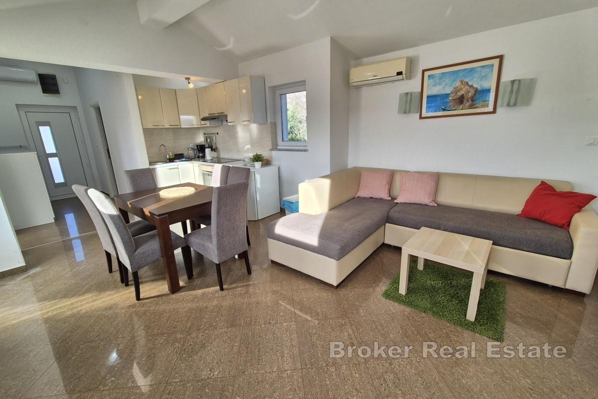 Dwupokojowy apartament z widokiem na morze, blisko plaży