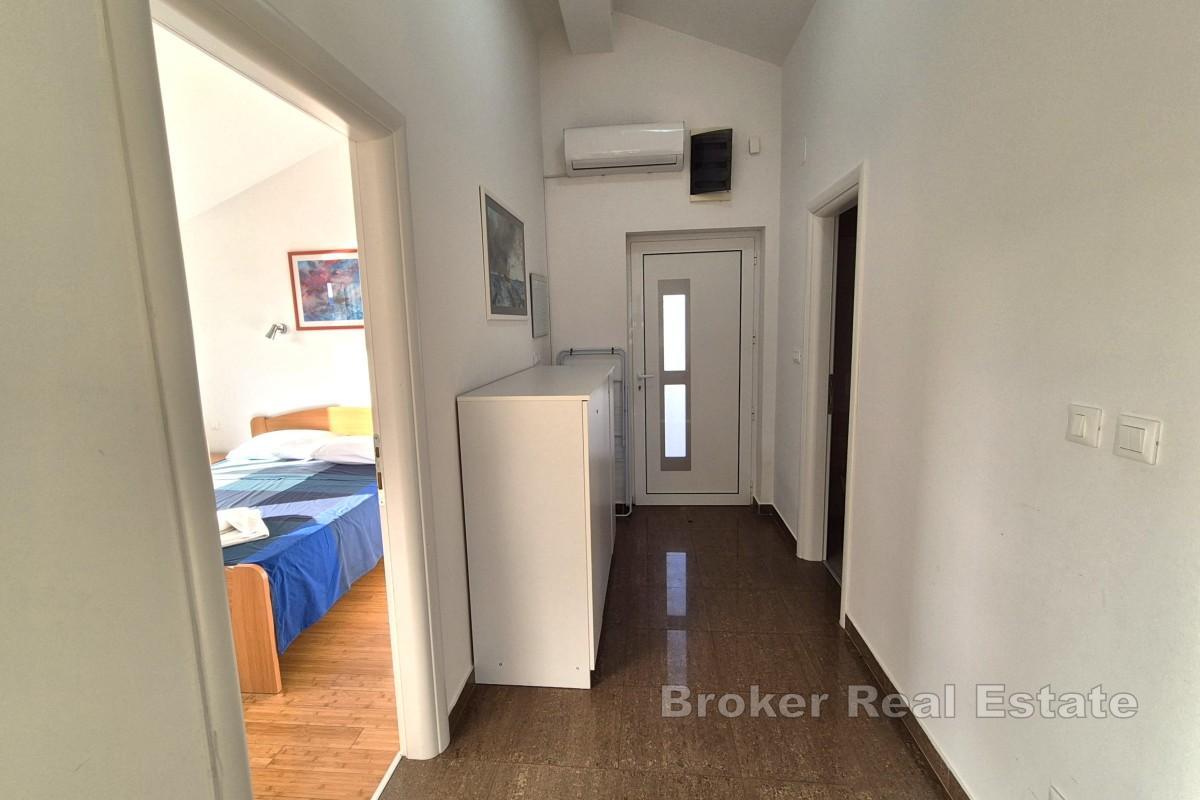 Dwupokojowy apartament z widokiem na morze, blisko plaży