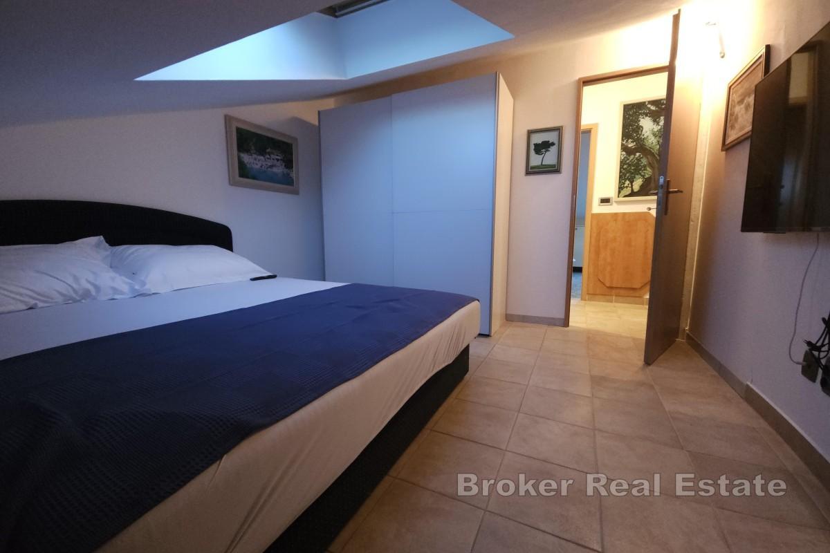 Lägenhet med stor terrass och havsutsikt