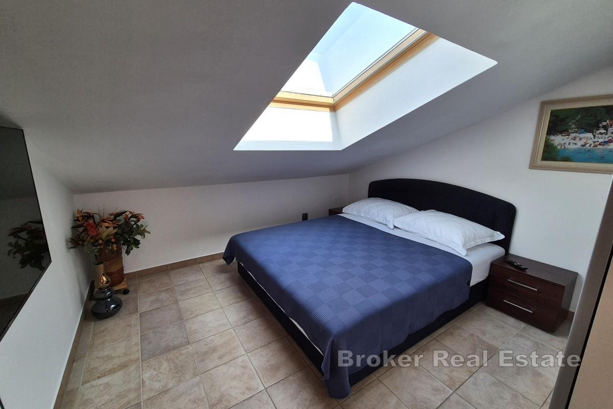 Lägenhet med stor terrass och havsutsikt