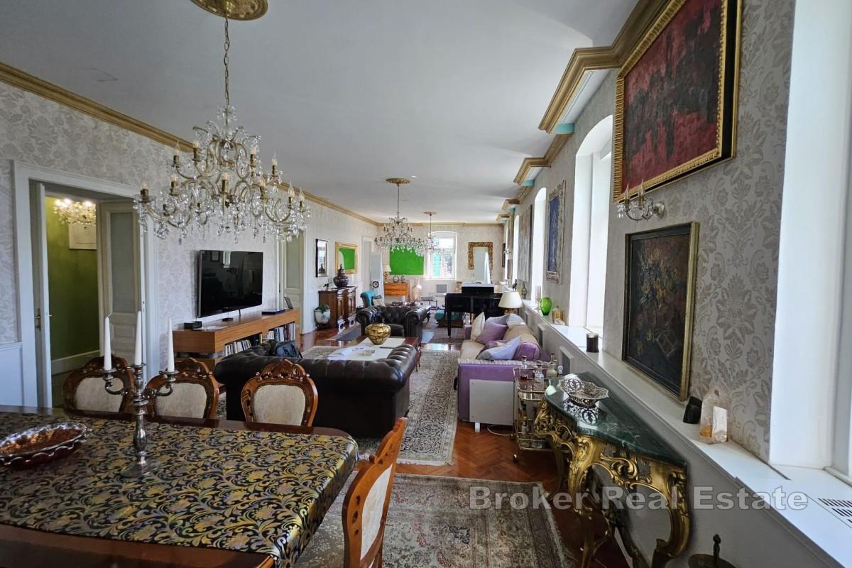 Appartement spacieux et luxueux en plein centre-ville avec spa