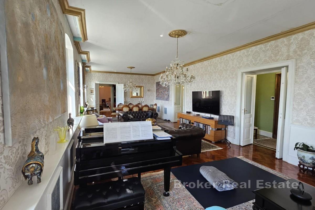 Appartement spacieux et luxueux en plein centre-ville avec spa