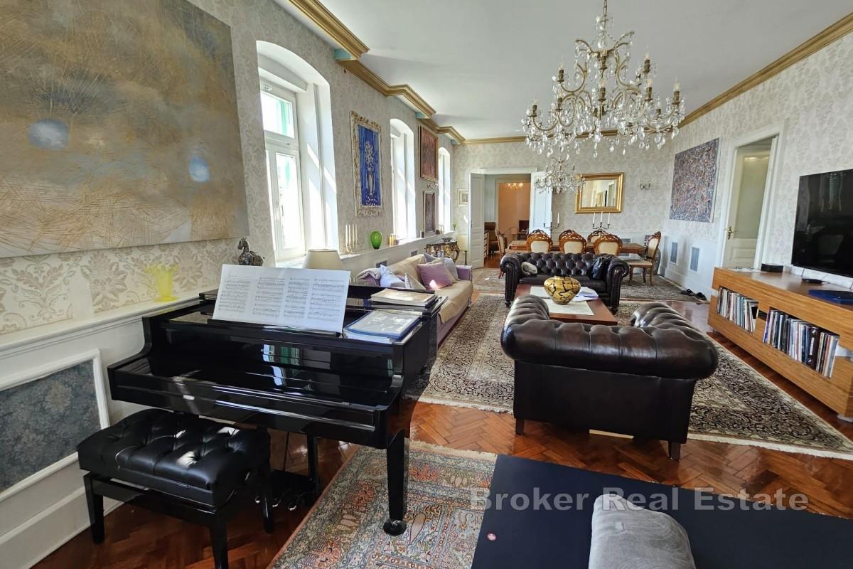 Appartement spacieux et luxueux en plein centre-ville avec spa