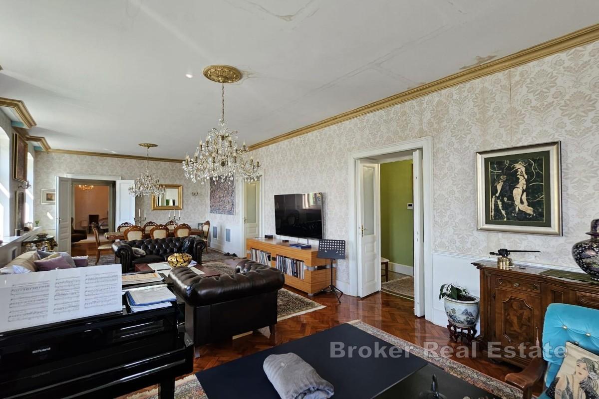 Appartement spacieux et luxueux en plein centre-ville avec spa