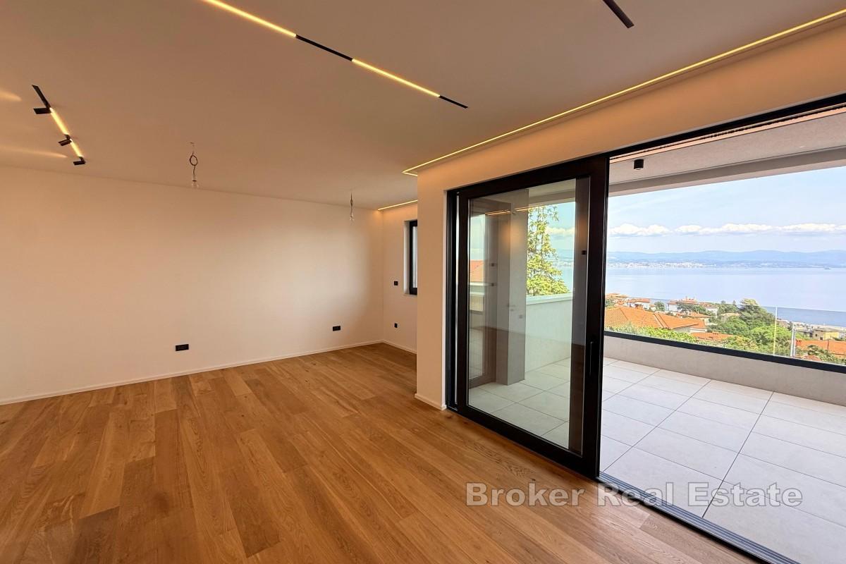 Luksuzan apartman s terasom i pogledom na more