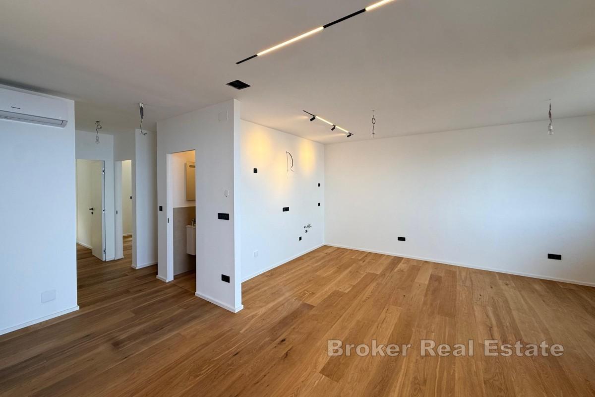 Luksuzan apartman s terasom i pogledom na more