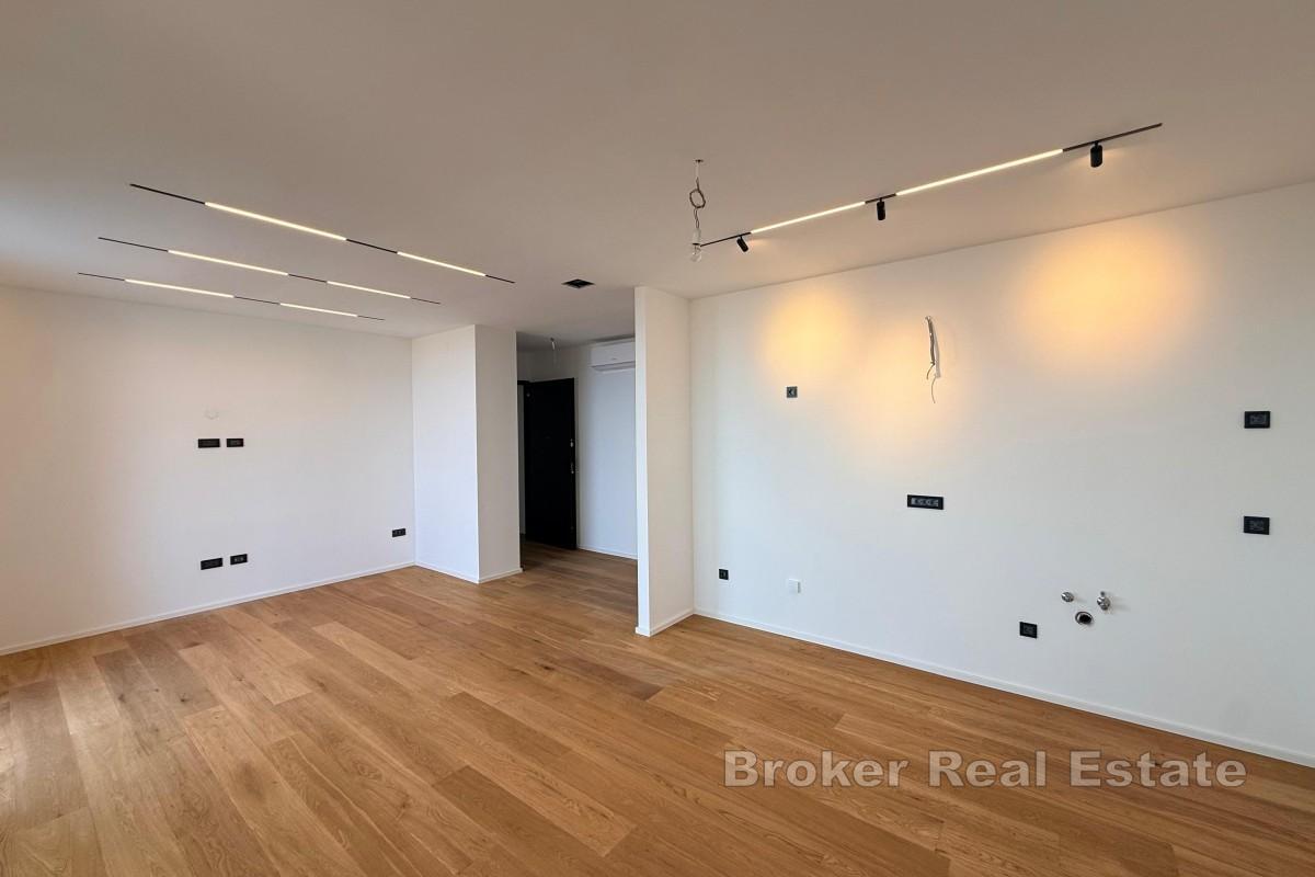 Luksuzan apartman s terasom i pogledom na more