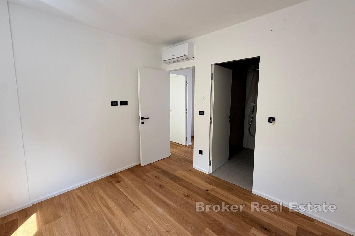 Luksuzan apartman s terasom i pogledom na more