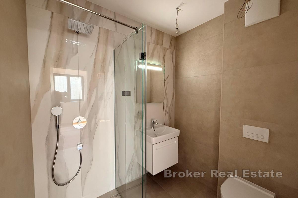 Luksuzan apartman s terasom i pogledom na more