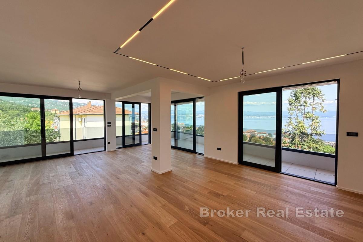 Luxuriöses Penthouse mit Panoramablick aufs Meer