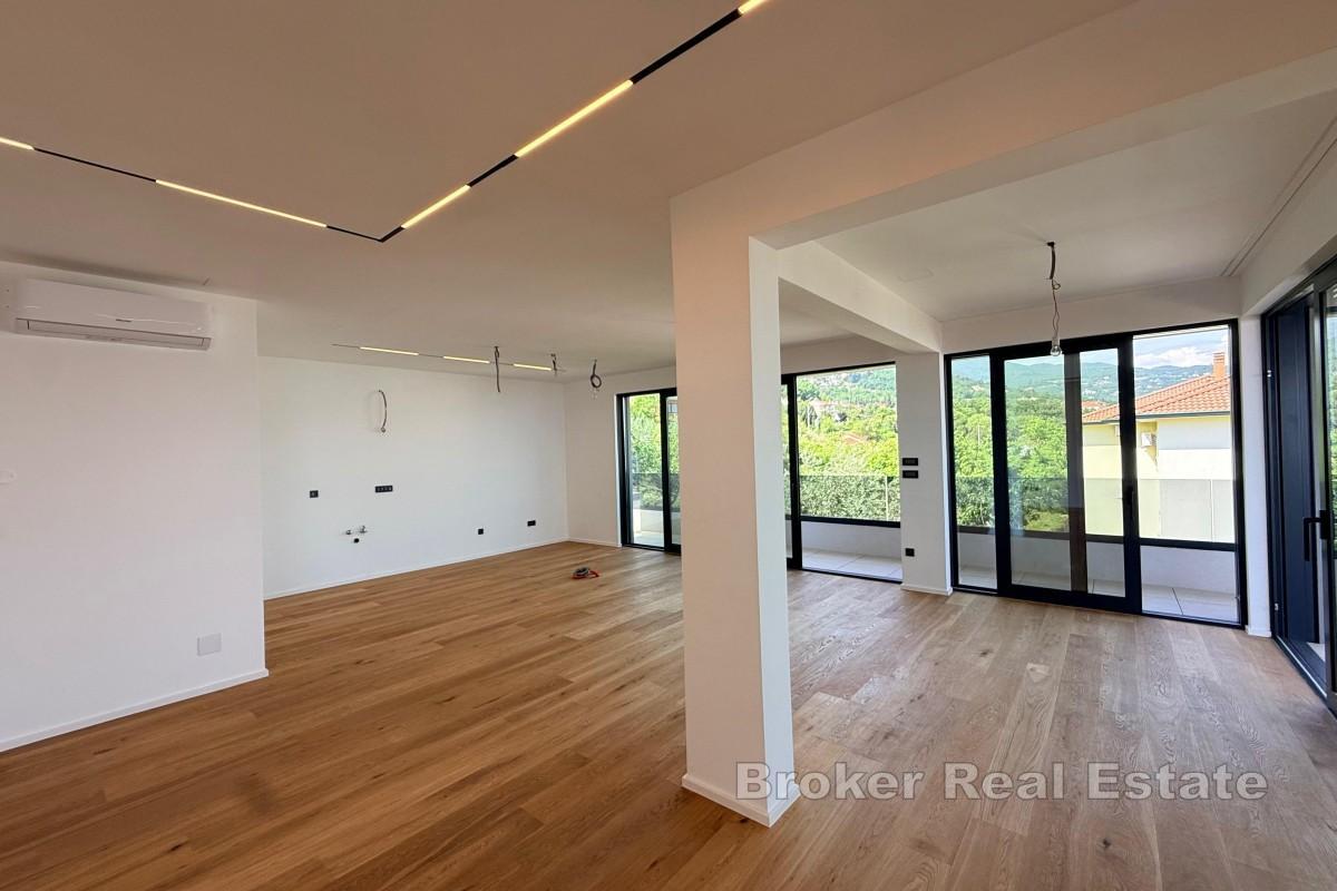Luxuriöses Penthouse mit Panoramablick aufs Meer