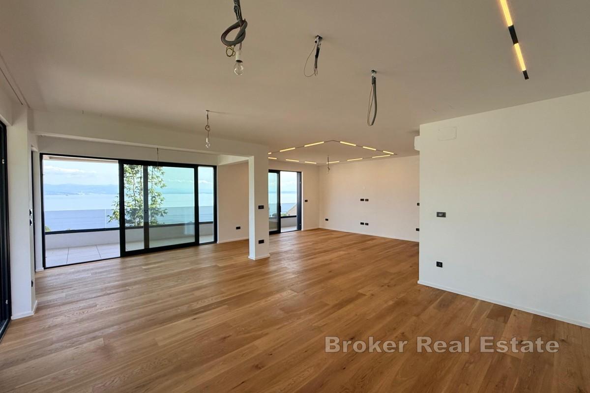 Luxuriöses Penthouse mit Panoramablick aufs Meer