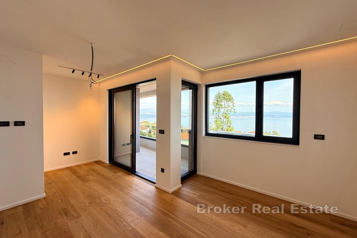 Luxuriöses Penthouse mit Panoramablick aufs Meer