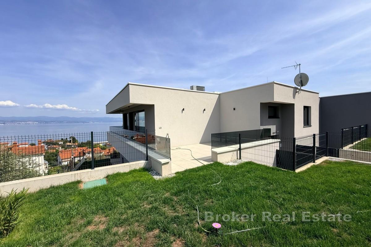Luxuriöses Penthouse mit Panoramablick aufs Meer