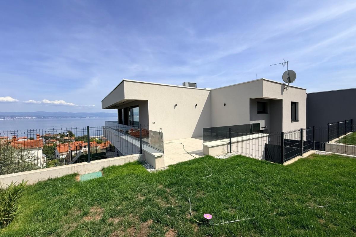 Luksuzan penthouse s panoramskim pogledom na more