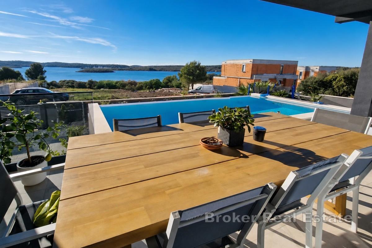 Villa mit Wellnessbereich und Meerblick