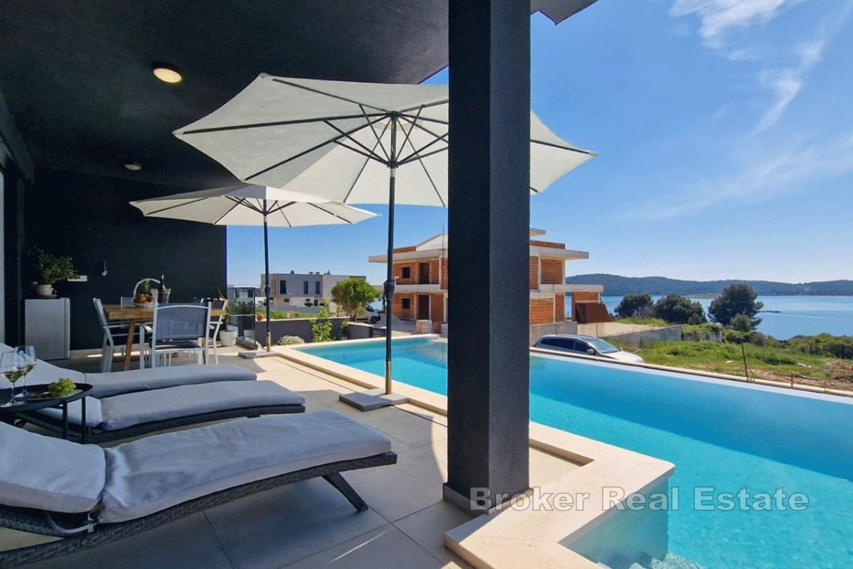 Villa mit Wellnessbereich und Meerblick