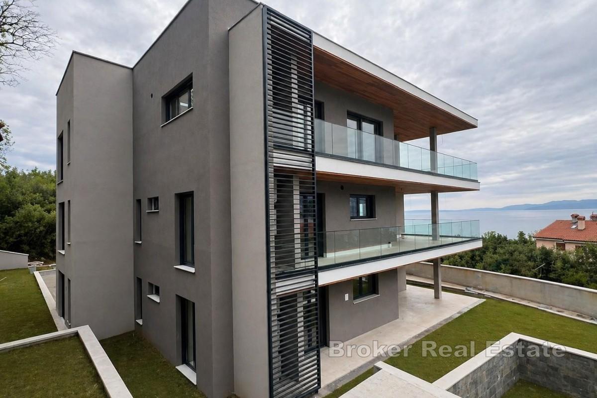 Moderne Wohnung mit Pool und Meerblick