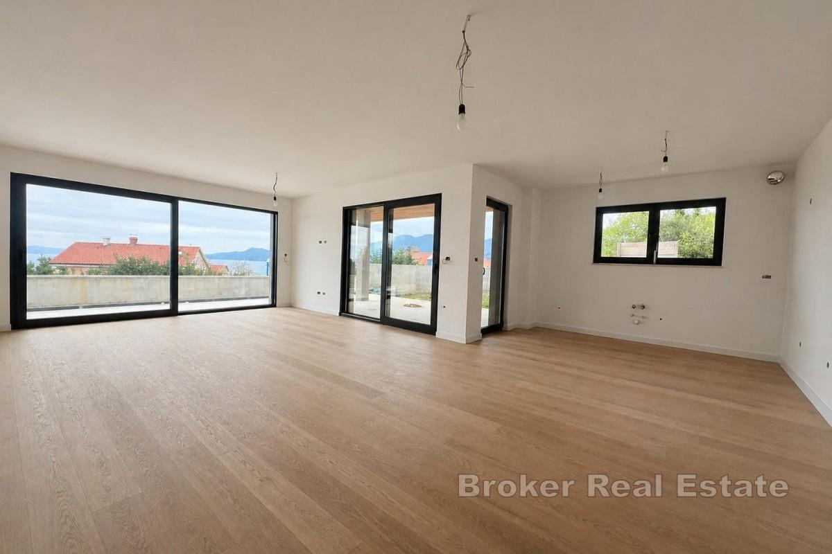 Moderne Wohnung mit Pool und Meerblick