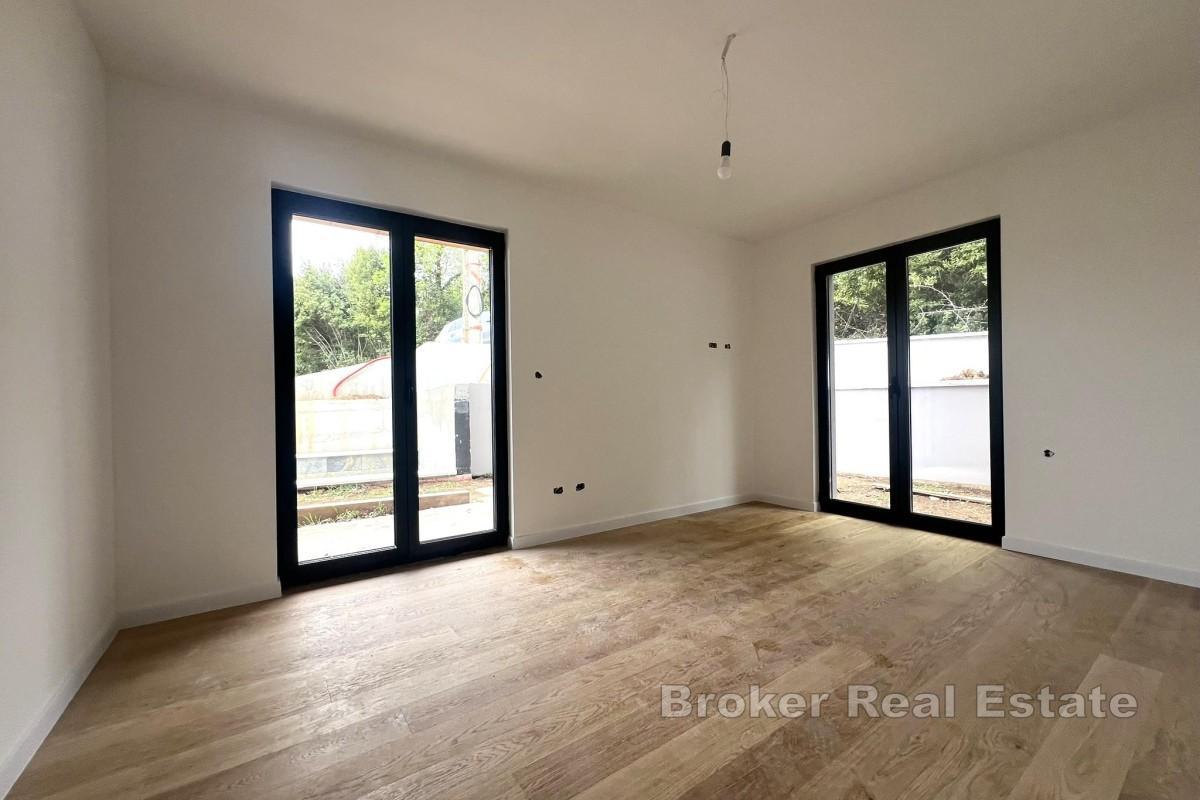 Moderne Wohnung mit Pool und Meerblick