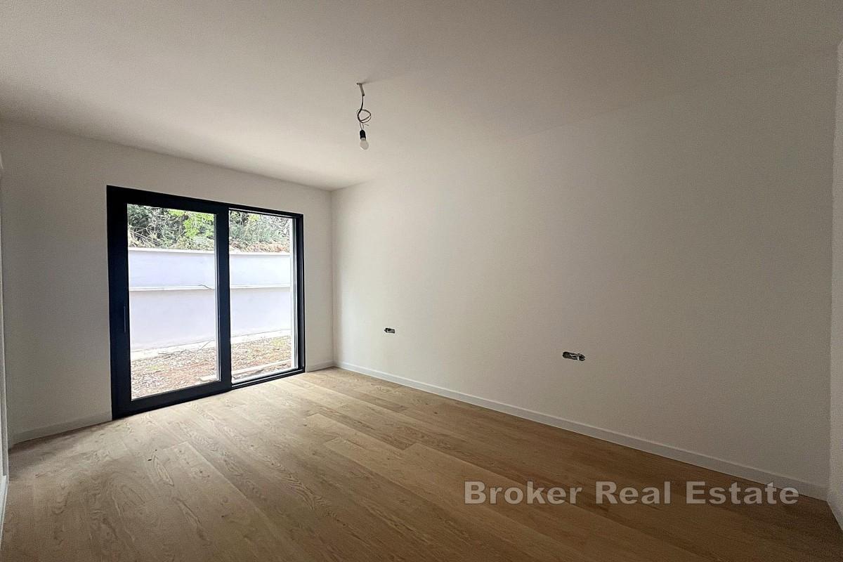 Moderne Wohnung mit Pool und Meerblick