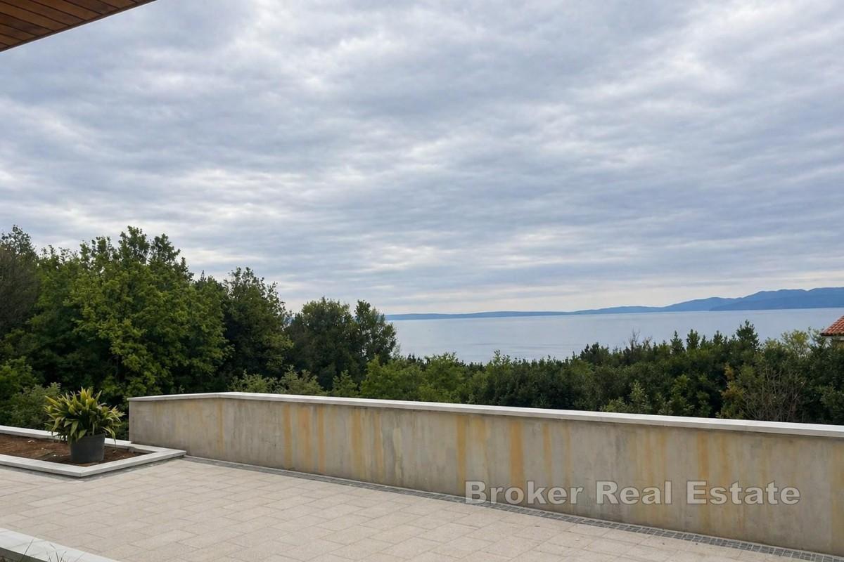 Moderne Wohnung mit Pool und Meerblick